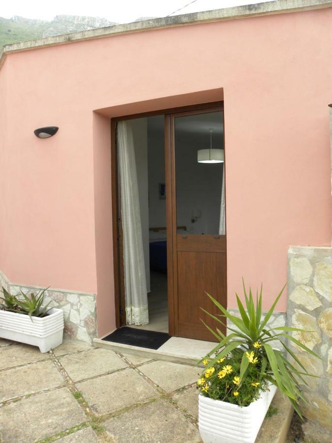Ibiscus Bed & Breakfast Castellammare del Golfo Bagian luar foto